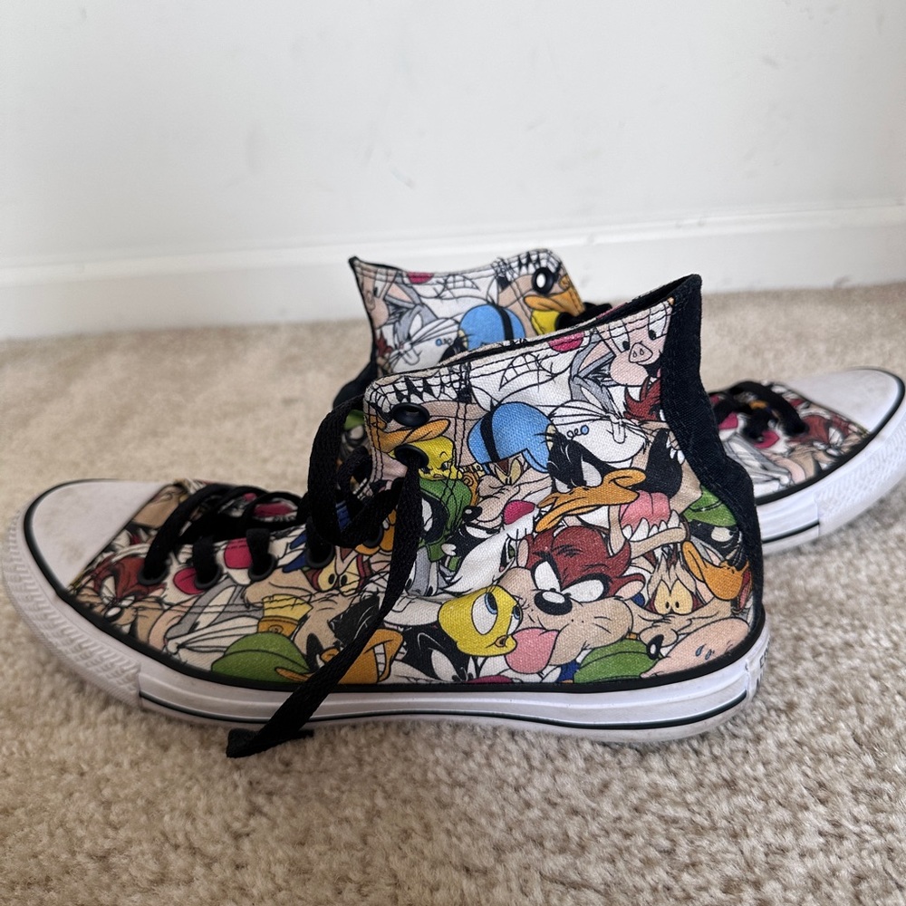 Converse Looney Tunes Lace Up Sneakers High Top Chuck Taylor